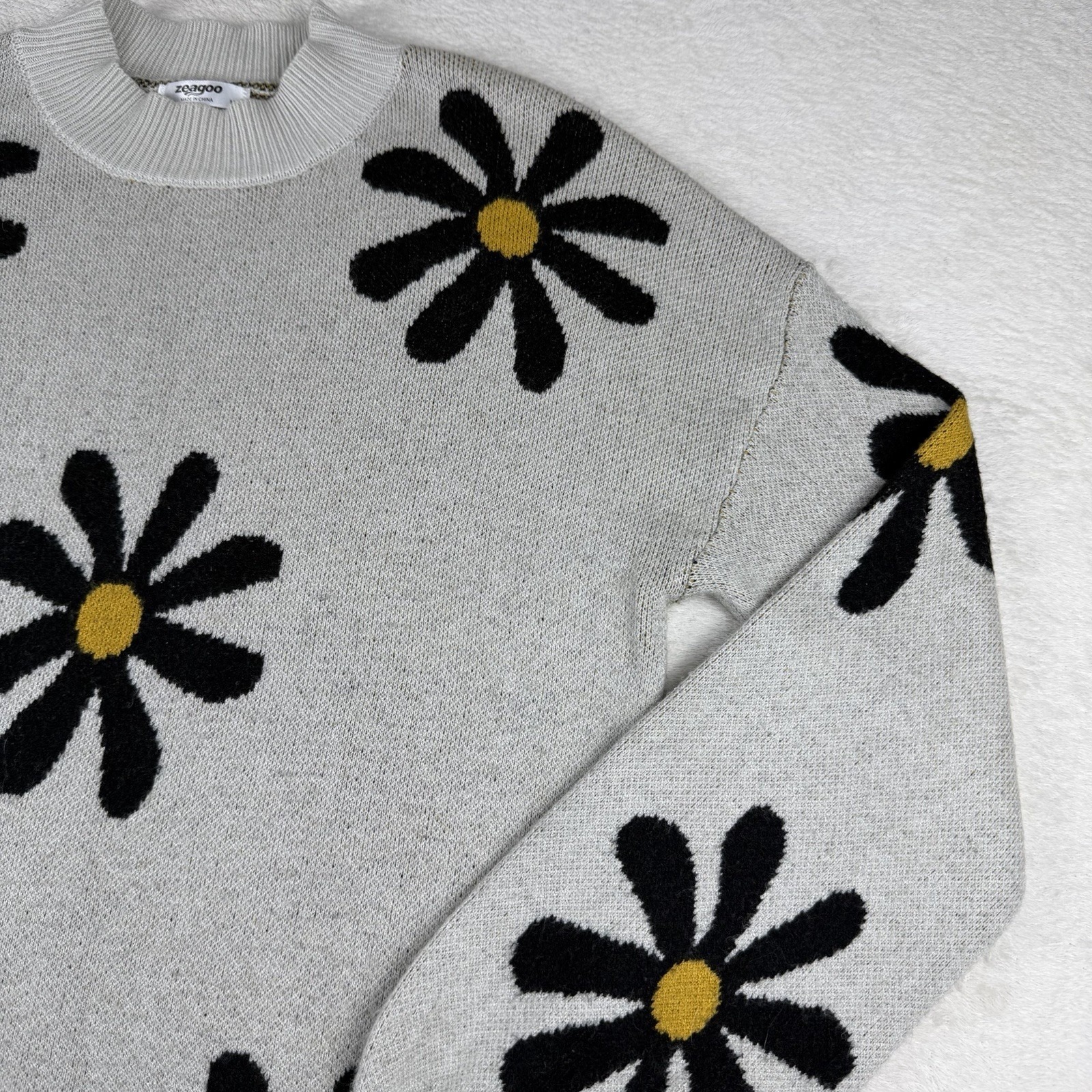 Zeagoo Daisy Floral Knit Sweater Womens M Cream Crewneck Cozy Cottagecore Y2k — image 5 of 8
